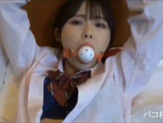 氢化钠我女朋友皮肤非常白，亲拍自己和女朋友做爱后入